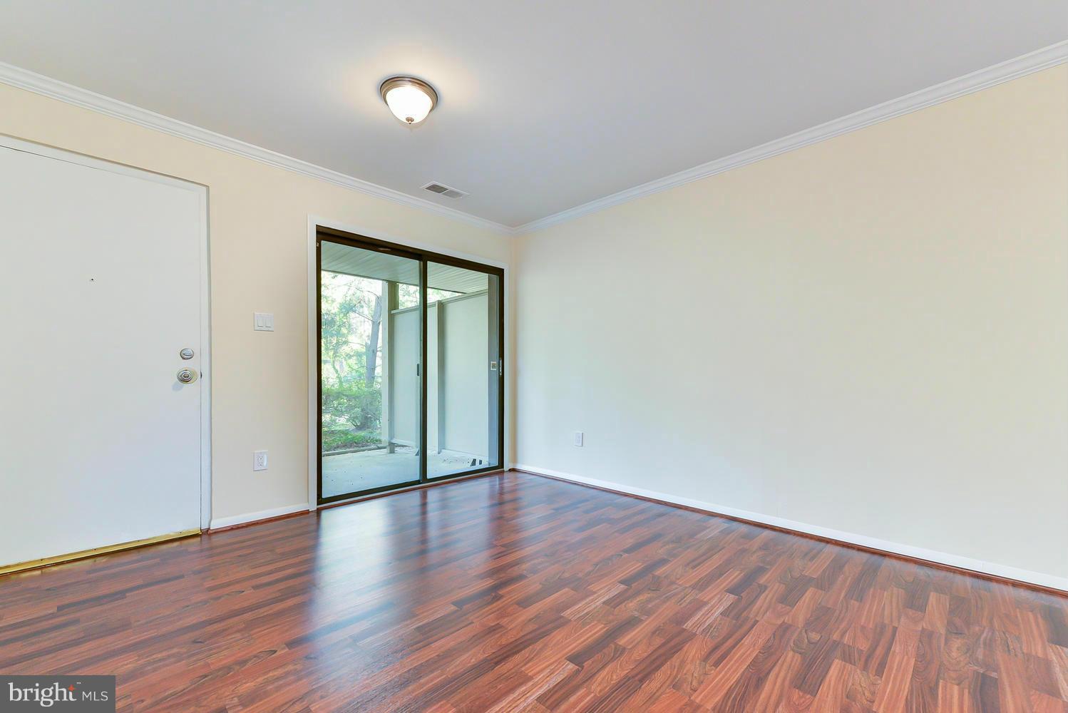5812 Royal Ridge Drive, Unit K Springfield, VA 22152 - Photo 10 of 30 Living Room