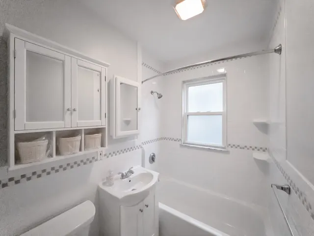 $2,650 | 21 Bradwood Street, Unit 1, Boston, MA 02131