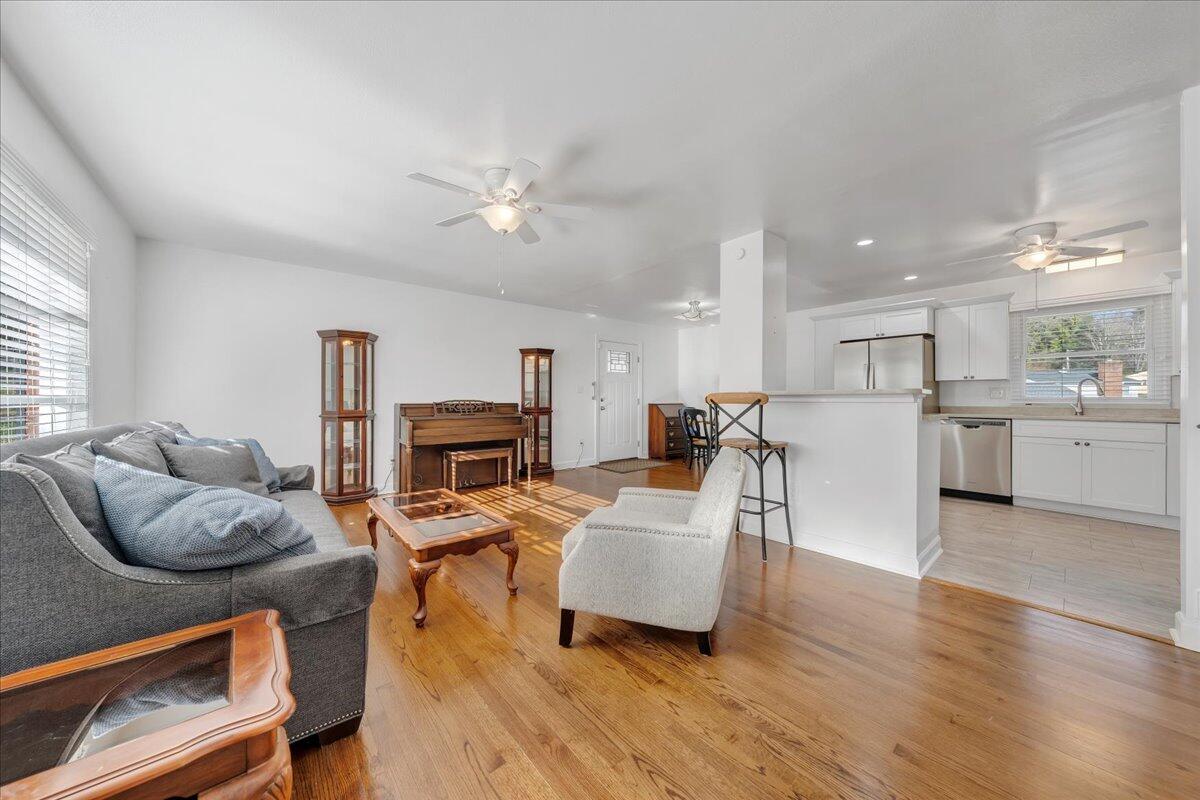 6011 Green Ridge Road Roanoke, VA 24019 - Photo 2 of 38 02-MIB05854