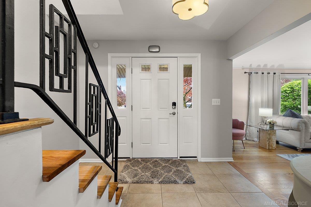 939 Ballantyne Road Grosse Pointe, MI 48236 - Photo 3 of 35 50175159-18E07F83-0968-4143-8848-02279AA0883C.JPG