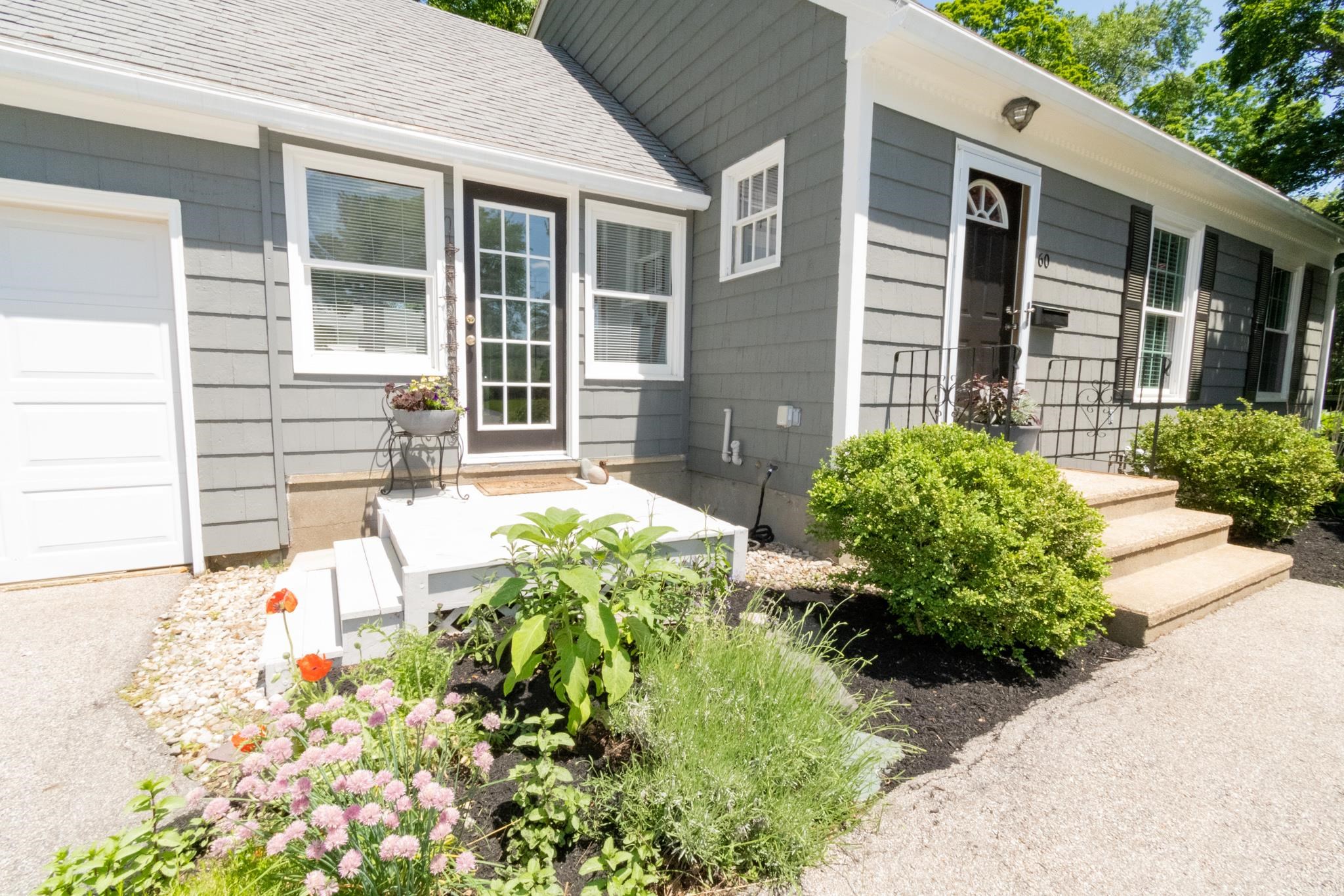 60 North Gate Road Manchester, NH 03104 - Photo 2 of 40 Gallery Image 2