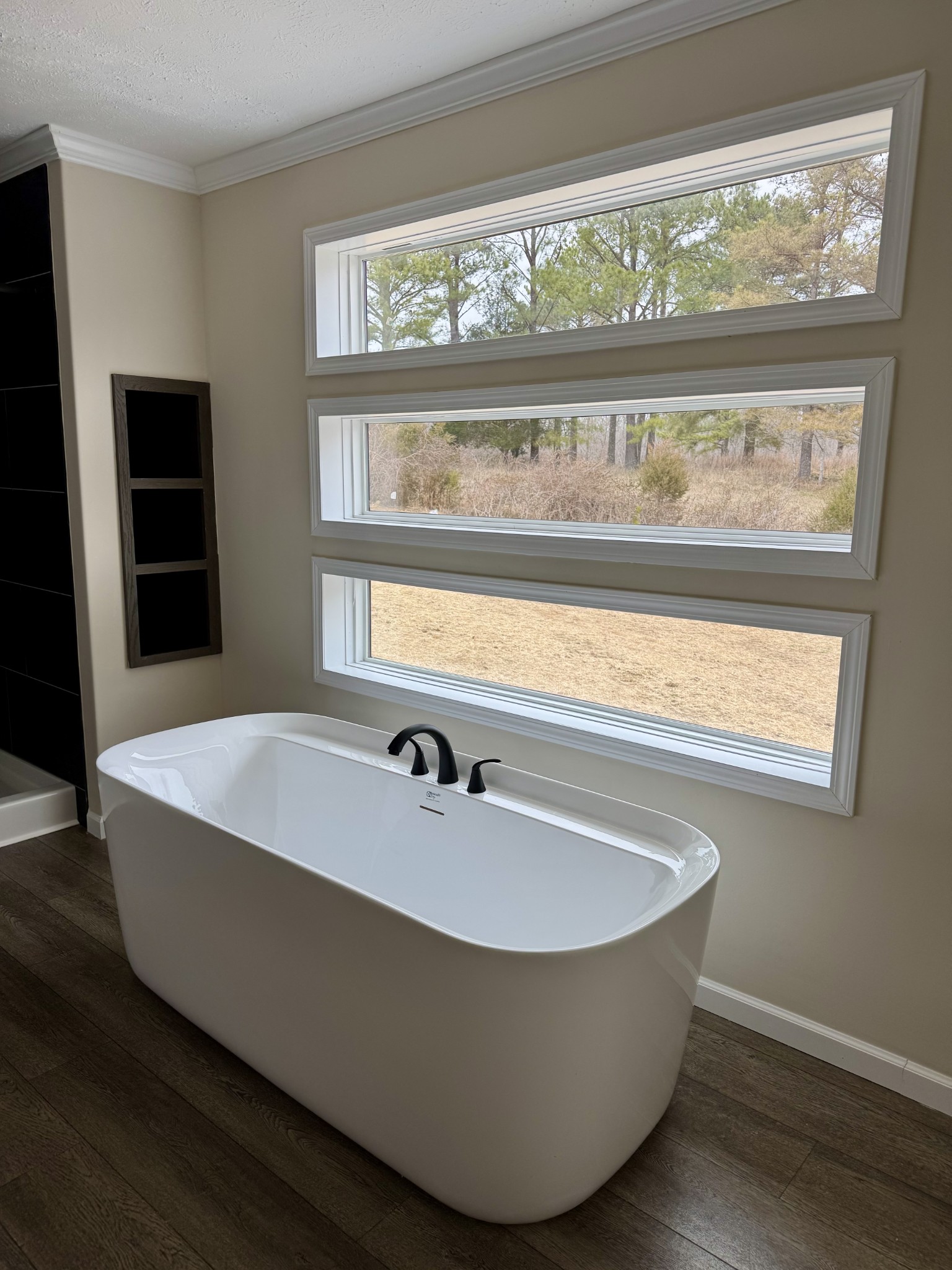 235 Ralph Spivey Lane Gainesboro, TN 38562 - Photo 23 of 39 a bathroom with a bathtub and next to a window