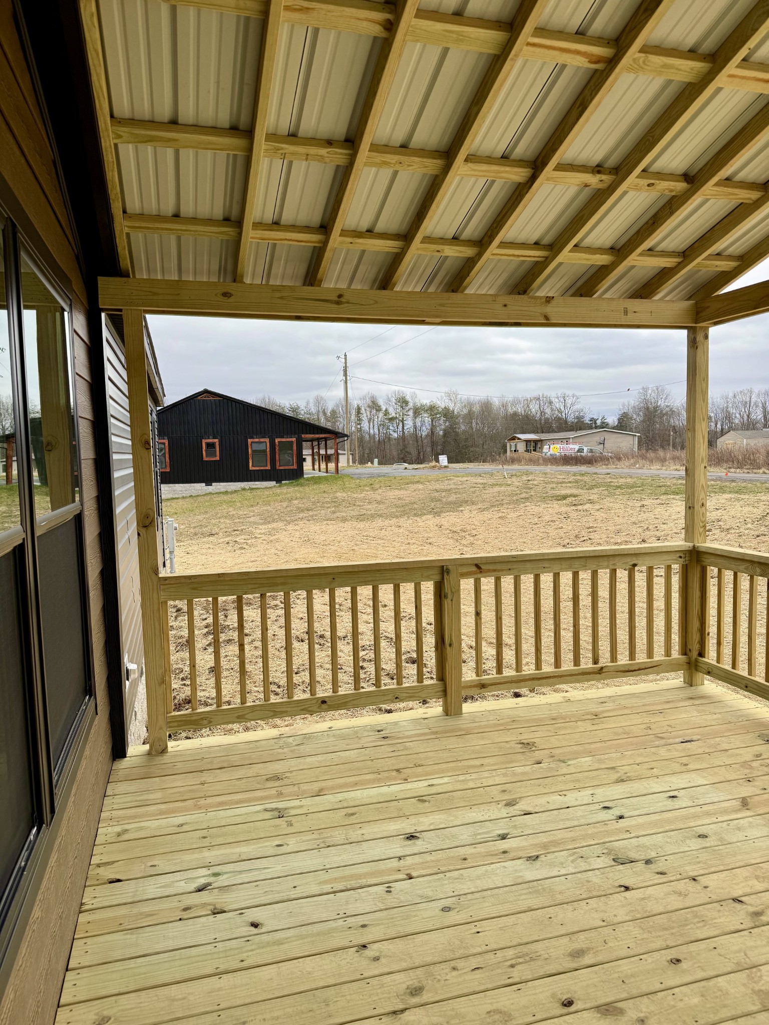 235 Ralph Spivey Lane Gainesboro, TN 38562 - Photo 3 of 39 a view of a balcony