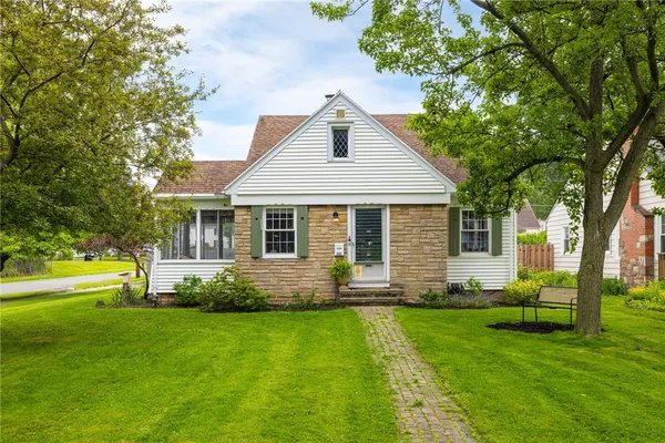 $209,900 | 695 Eaton Road, Irondequoit, NY 14617
