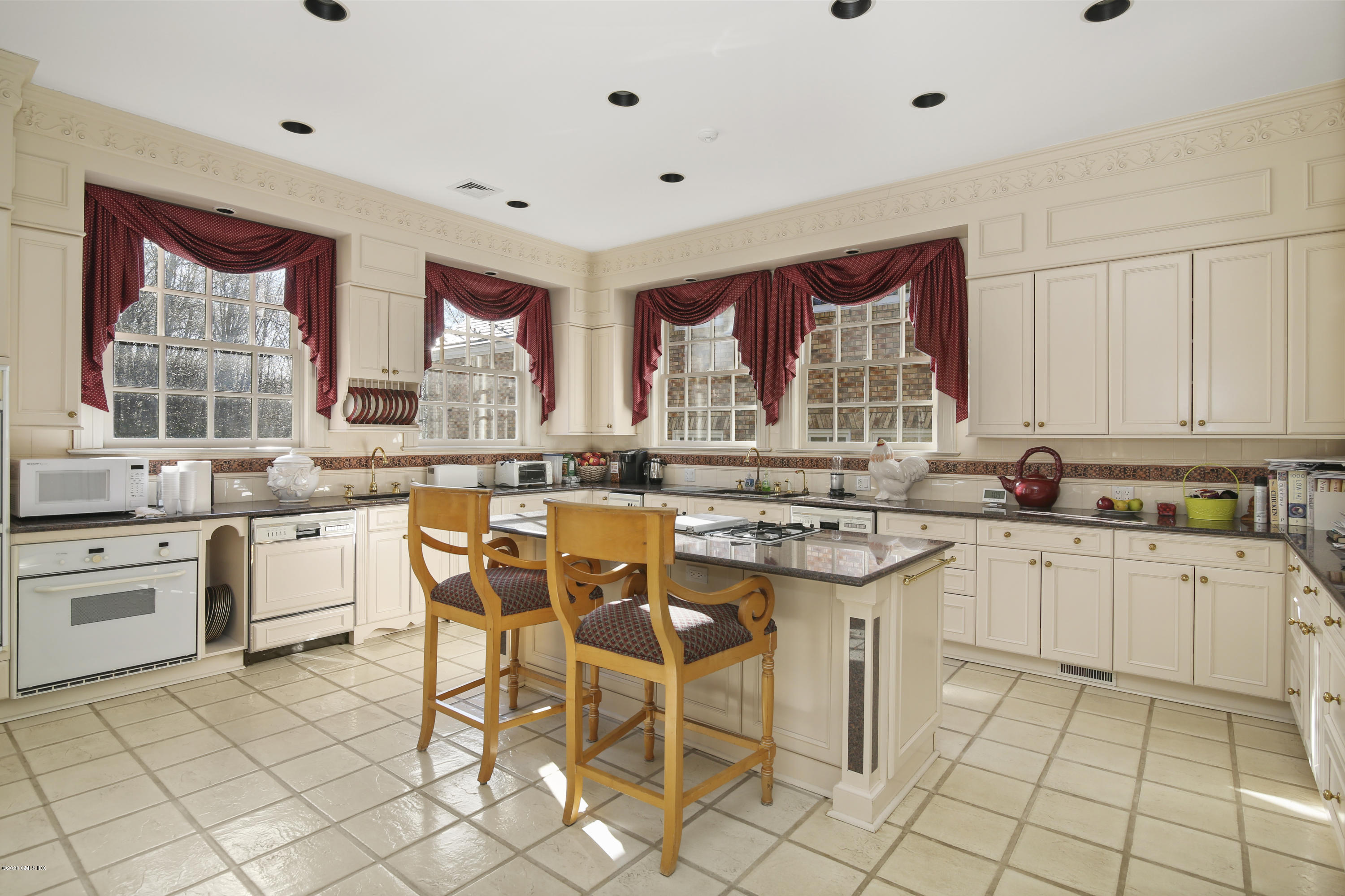 61 Lower Cross Road Greenwich, CT 06831 - Photo 14 of 23 61 Lower Cross Rd Greenwich CT-print-079