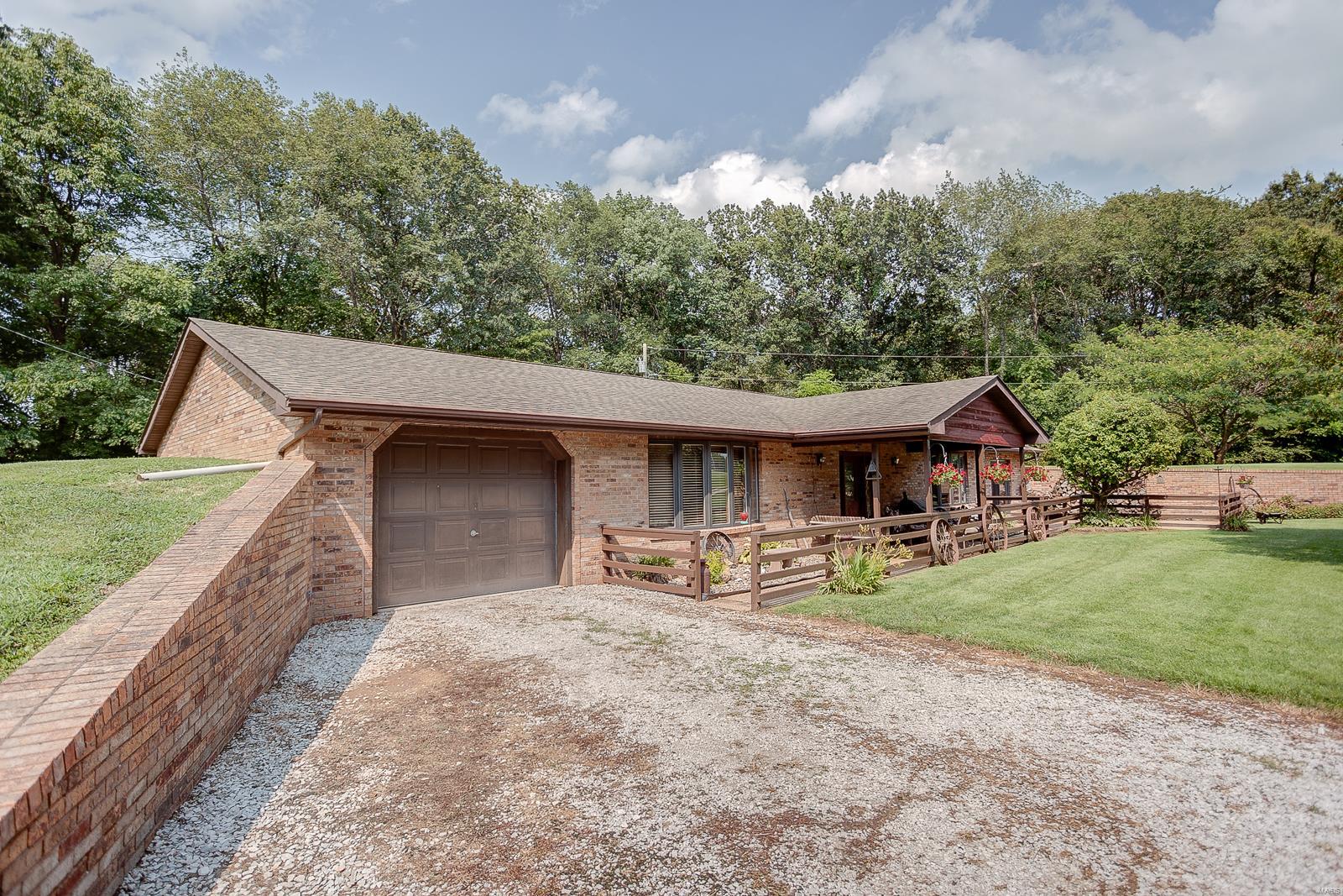 335 Woodburn Road Brighton, IL 62012 - Photo 2 of 48