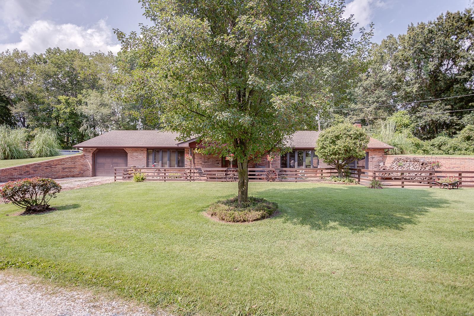 335 Woodburn Road Brighton, IL 62012 - Photo 3 of 48