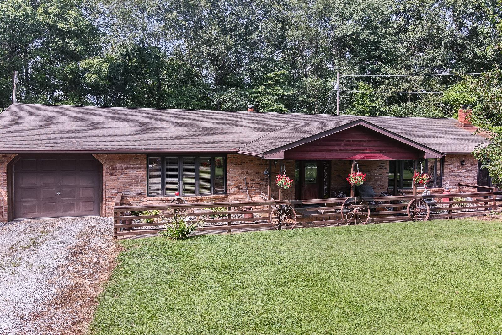 335 Woodburn Road Brighton, IL 62012 - Photo 8 of 48