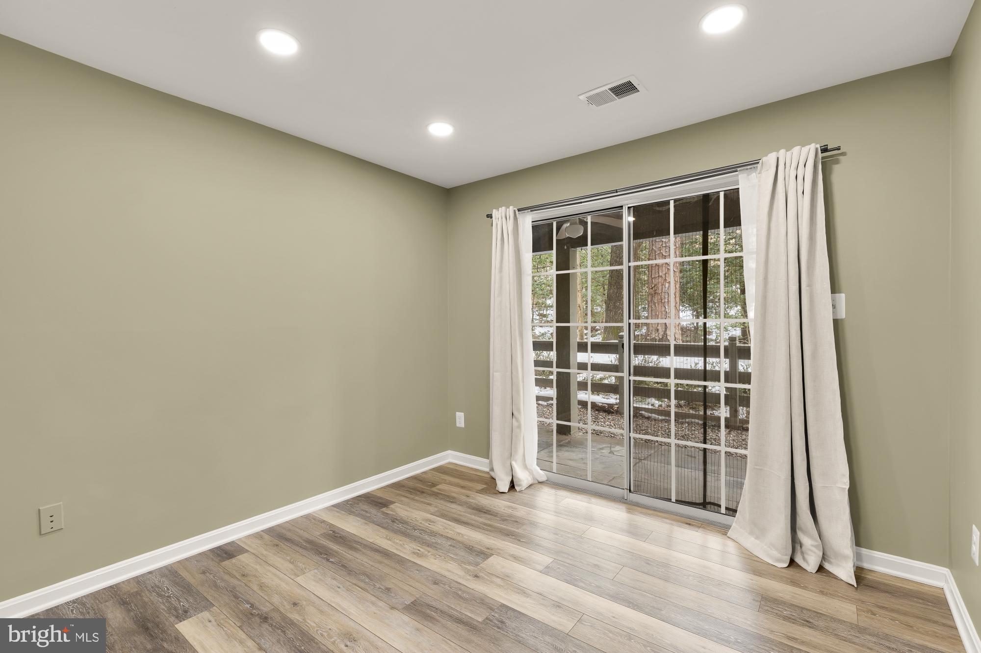 2221 Lovedale Lane, Unit 202B Reston, VA 20191 - Photo 20 of 27 a view of empty room with wooden floor and fan