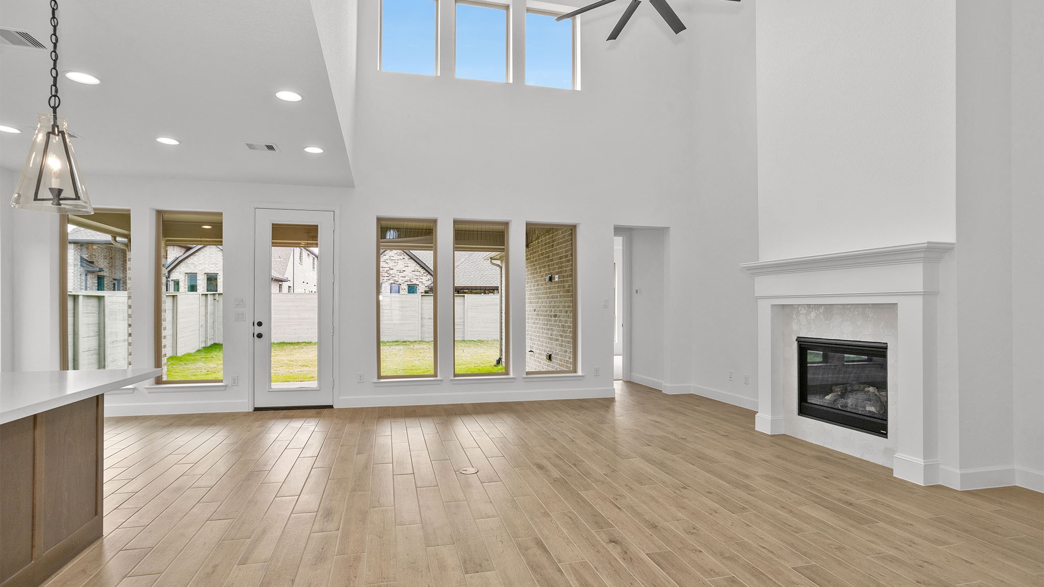 6721 Hillside View Lane Friendswood, TX 77546 - Photo 6 of 22