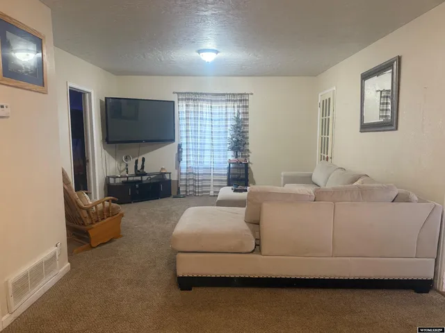 $185,000 | 832 7th Street, Rawlins, WY 82301