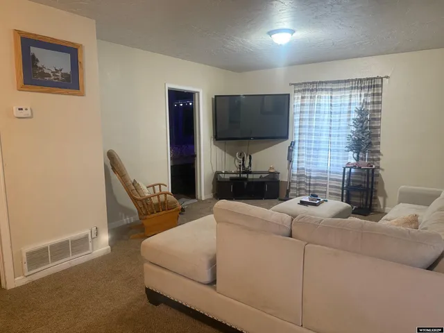 $185,000 | 832 7th Street, Rawlins, WY 82301