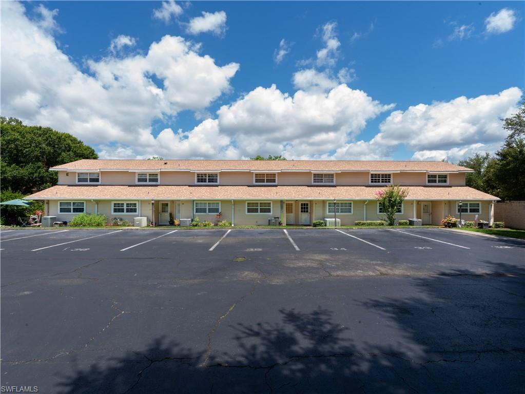 11001 Southeast Sunset Harbor Road, Unit 34 Summerfield, FL 34491 - Photo 3 of 31 View of vehicle parking