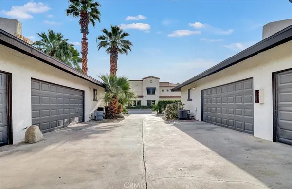 $1,950 | 51225 Eisenhower Drive, Unit B, La Quinta, CA 92253