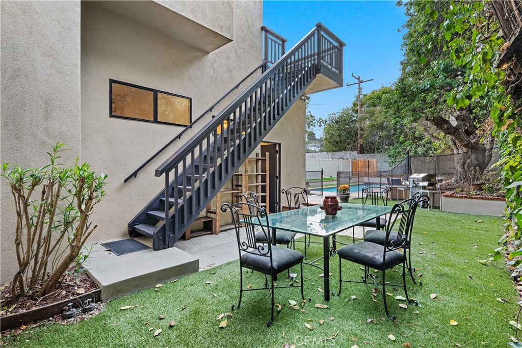 341 S Meadows Manhattan Beach, CA 90266 - Photo 15 of 52
