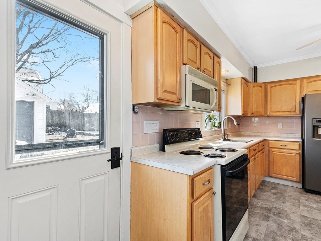 17 Charlotte Road Waltham, MA 02453 - Photo 14 of 33 Gallery Image 14