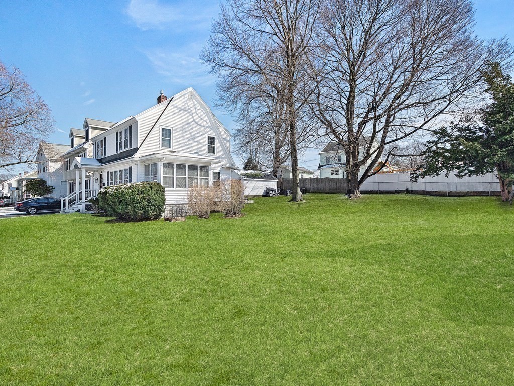 17 Charlotte Road Waltham, MA 02453 - Photo 3 of 33 Gallery Image 3