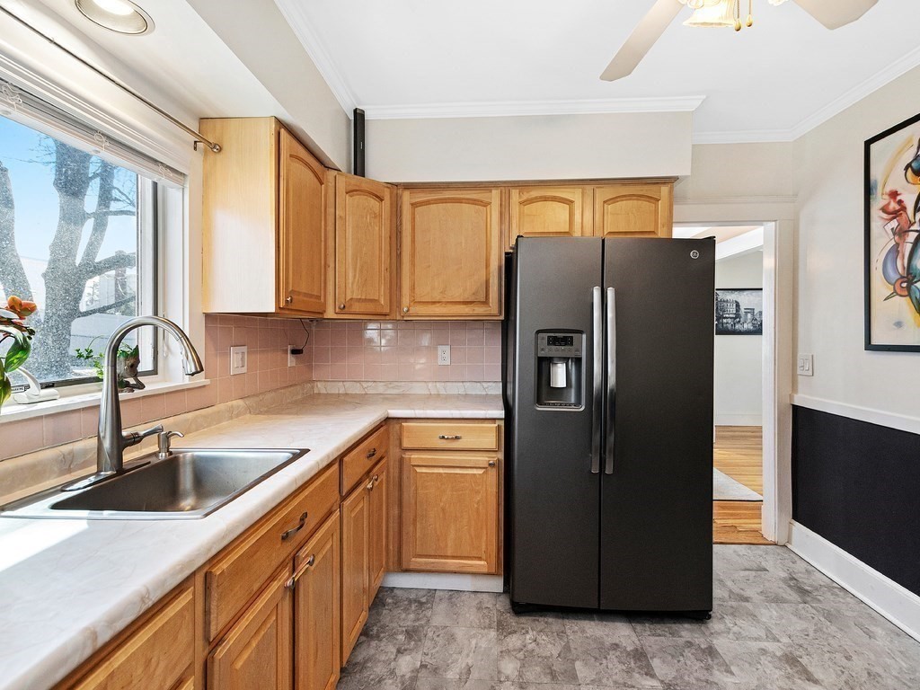 17 Charlotte Road Waltham, MA 02453 - Photo 10 of 33 Gallery Image 10
