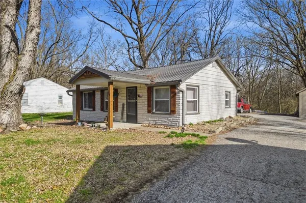 $1,150,000 | 106 Saratoga Avenue, Excelsior Springs, MO 64024