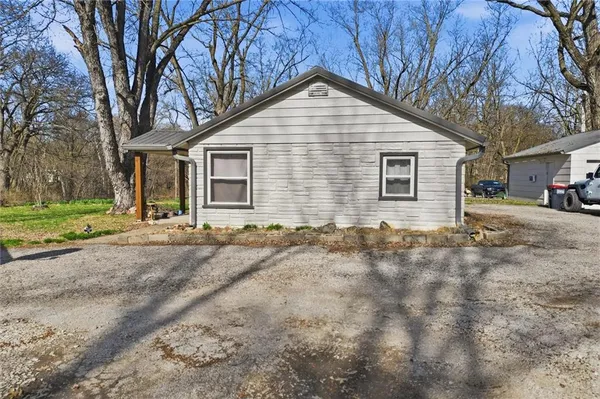 $1,150,000 | 106 Saratoga Avenue, Excelsior Springs, MO 64024