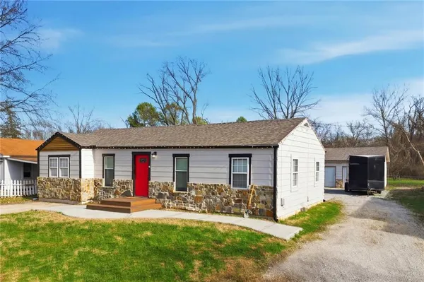 $1,150,000 | 106 Saratoga Avenue, Excelsior Springs, MO 64024