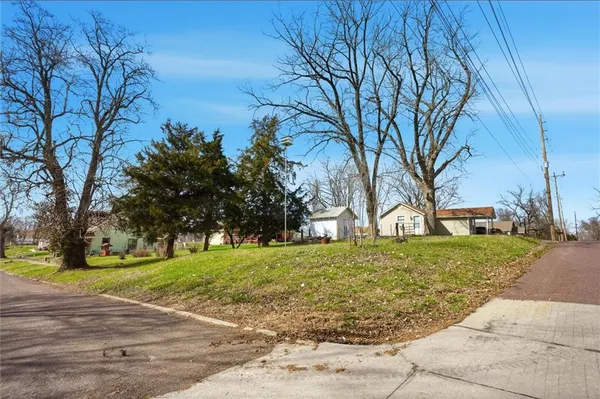 $1,150,000 | 106 Saratoga Avenue, Excelsior Springs, MO 64024