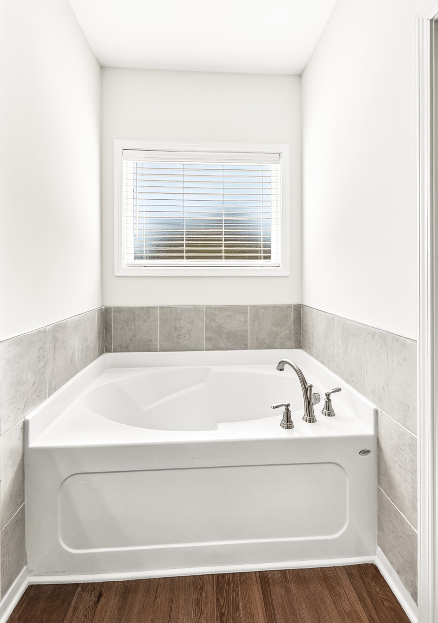 7107 Wiley Circle Fairview, TN 37062 - Photo 18 of 27 a bathroom with a bathtub