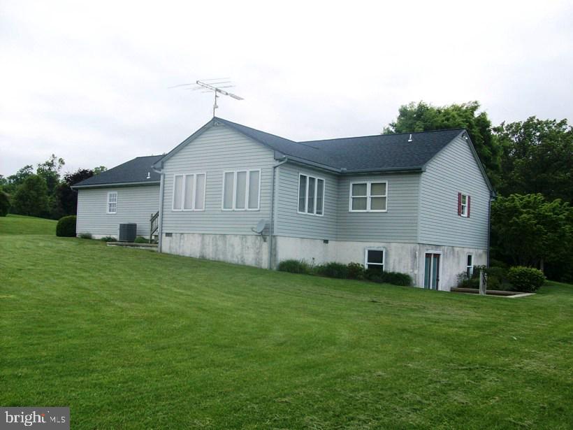 3901 White Oak Road Paradise, PA 17562 - Photo 2 of 16 Gallery Image 2
