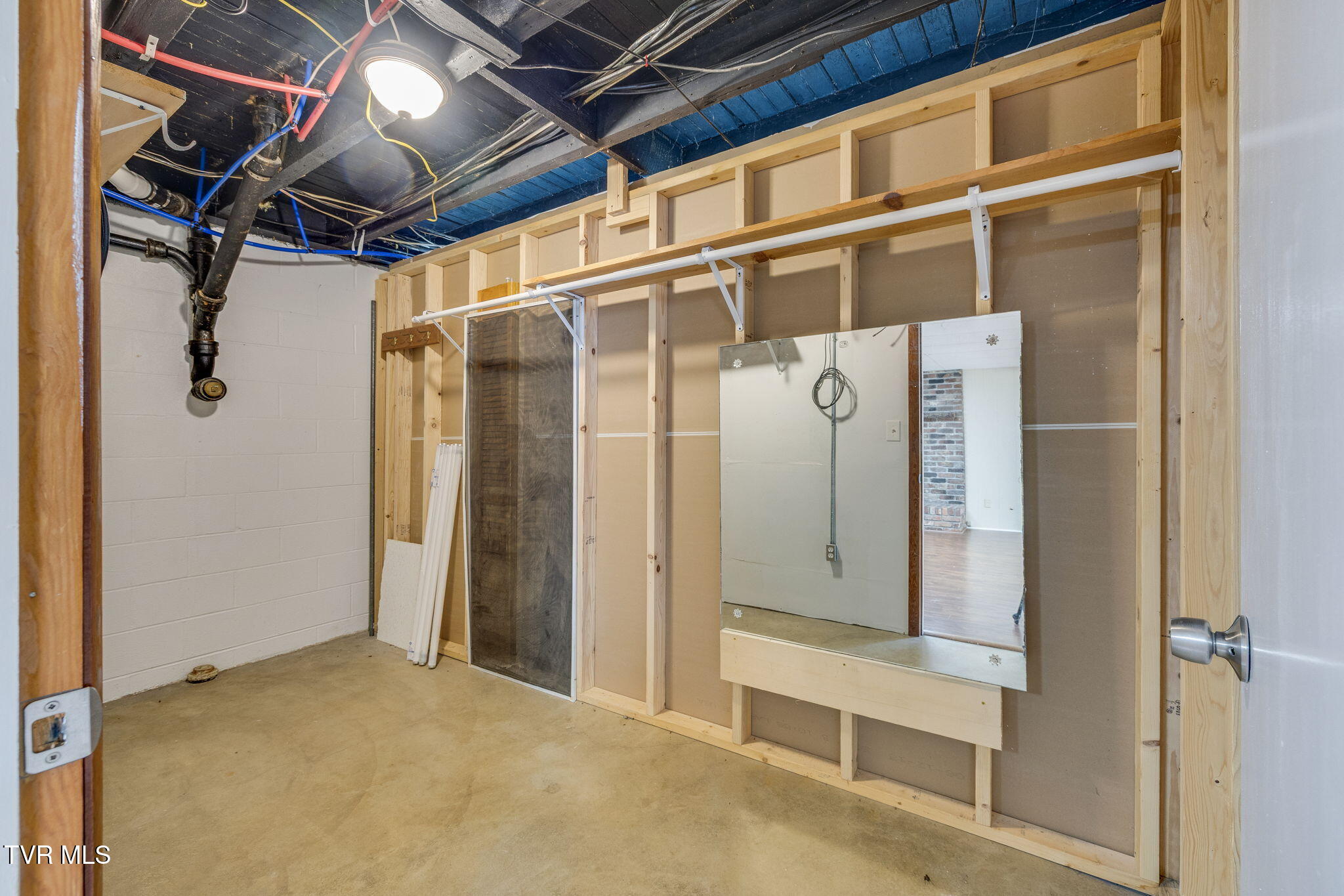 2106 Knob Creek Road Johnson City, TN 37604 - Photo 27 of 39 028