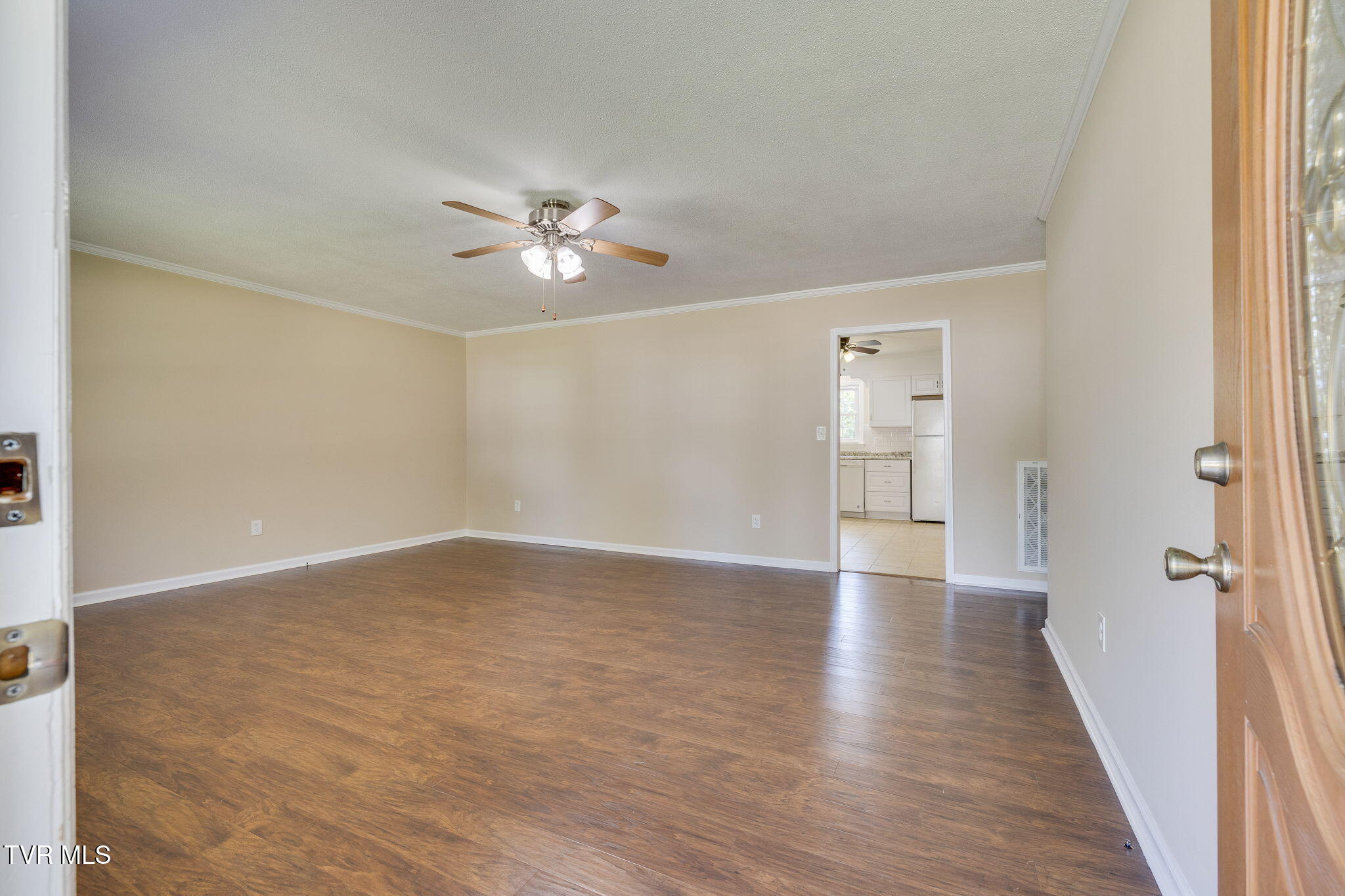 2106 Knob Creek Road Johnson City, TN 37604 - Photo 4 of 39 005