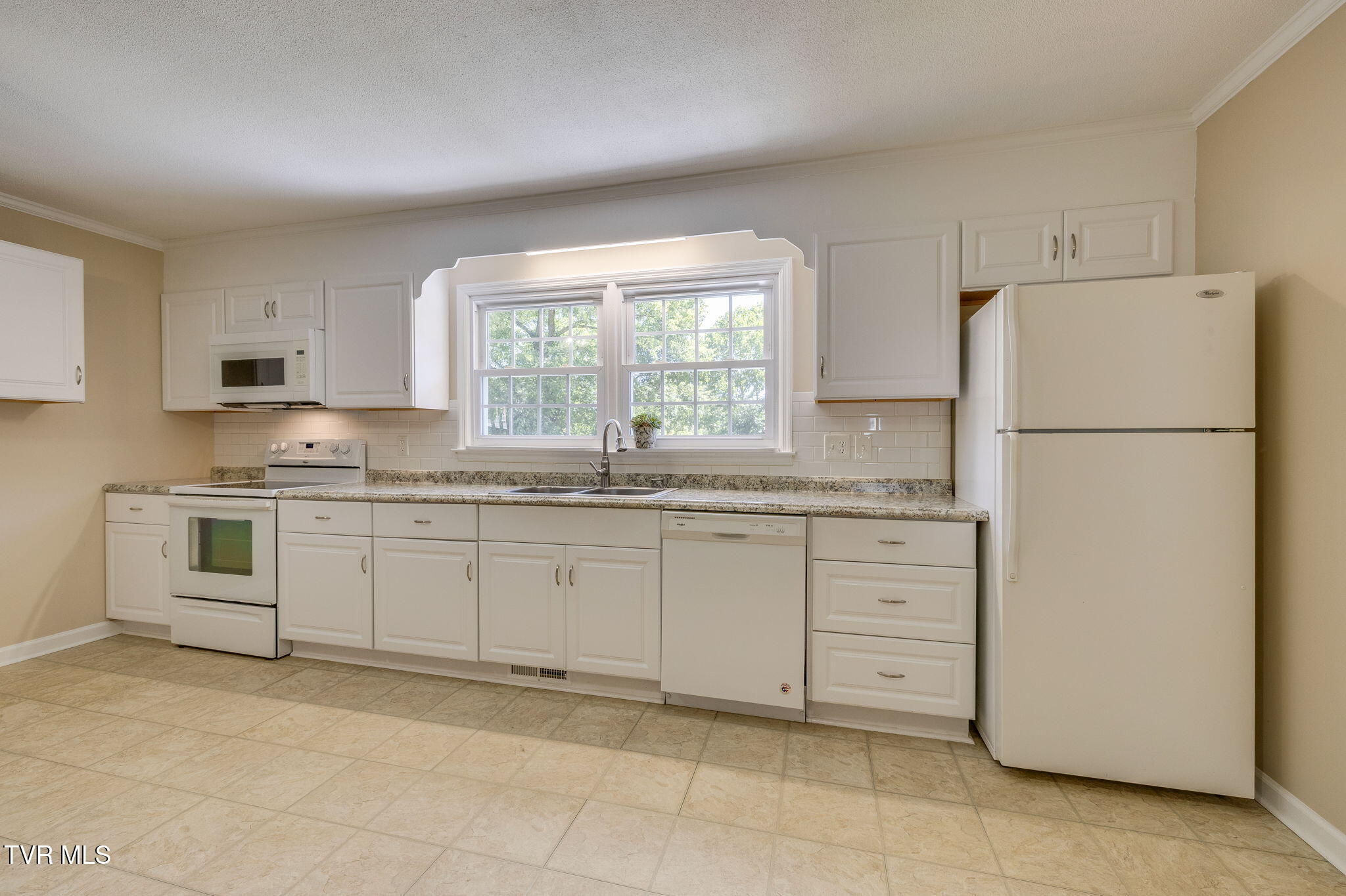 2106 Knob Creek Road Johnson City, TN 37604 - Photo 8 of 39 009