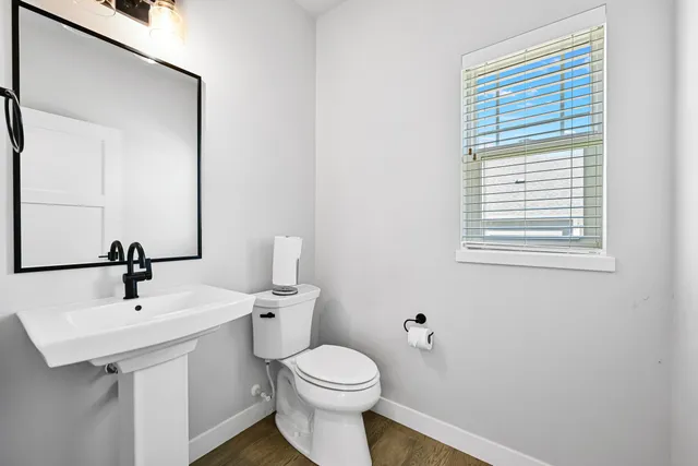 $1,200,900 | 7690 Preserve Parkway, Mequon, WI 53097