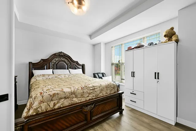 $1,200,900 | 7690 Preserve Parkway, Mequon, WI 53097