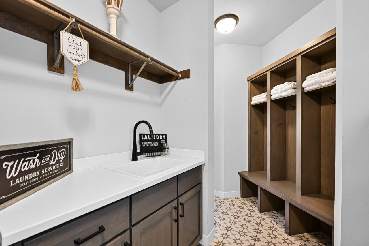 7690 Preserve Parkway Mequon, WI 53097 - Photo 19 of 58 Laundry Area