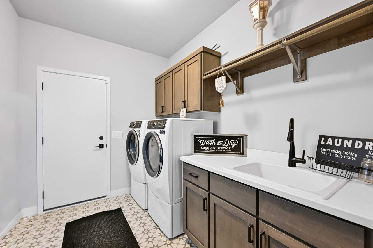 7690 Preserve Parkway Mequon, WI 53097 - Photo 20 of 58 Laundry Area