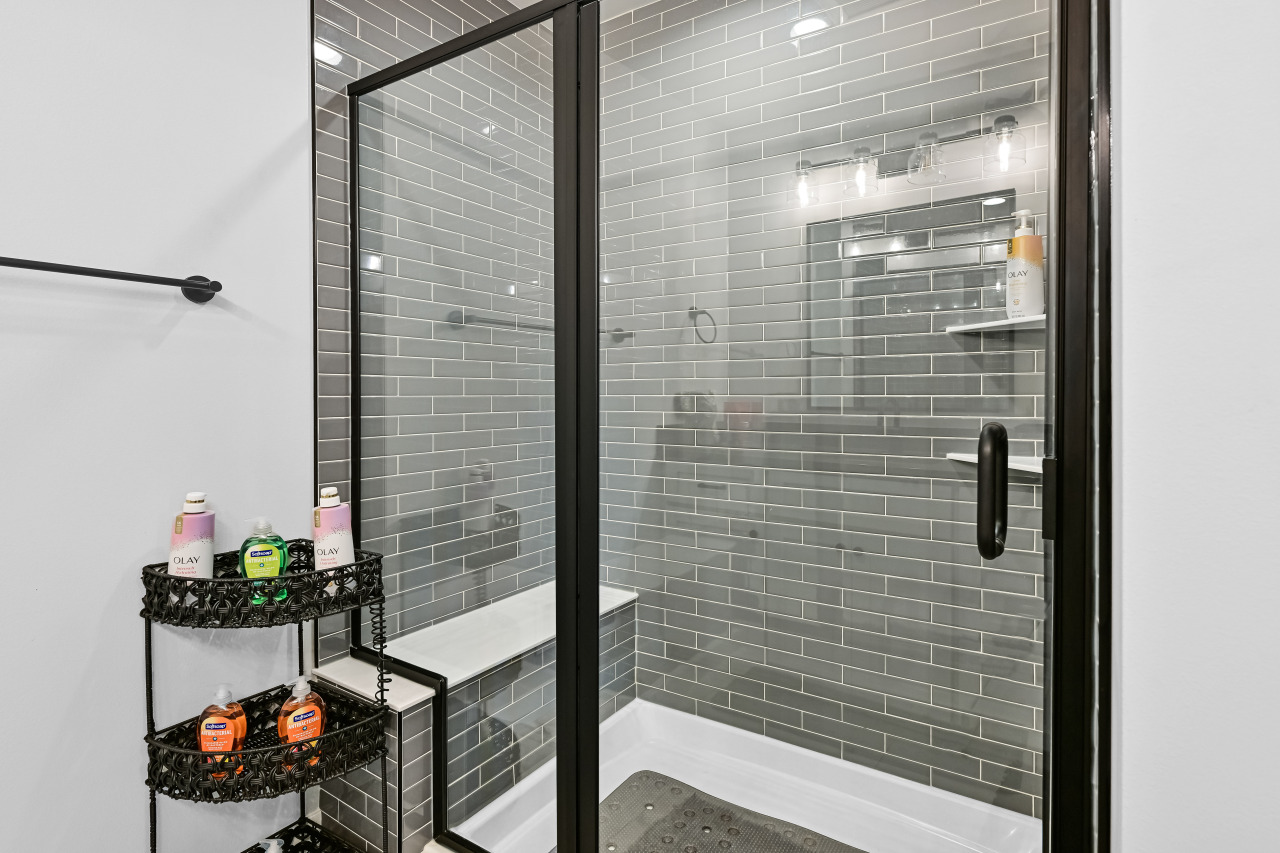 7690 Preserve Parkway Mequon, WI 53097 - Photo 24 of 58 Master Bathroom