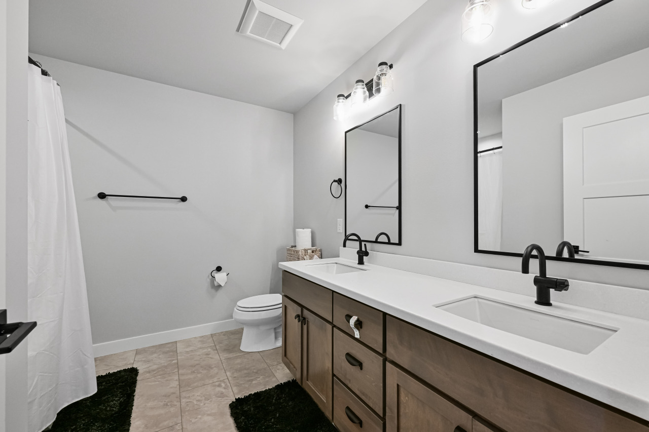 7690 Preserve Parkway Mequon, WI 53097 - Photo 27 of 58 2nd Full Bathroom