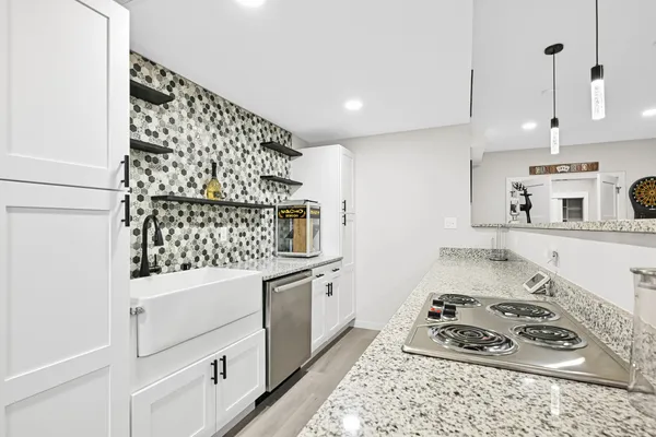 $999,000 | 7690 Preserve Parkway, Mequon, WI 53097