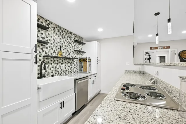 $1,200,900 | 7690 Preserve Parkway, Mequon, WI 53097