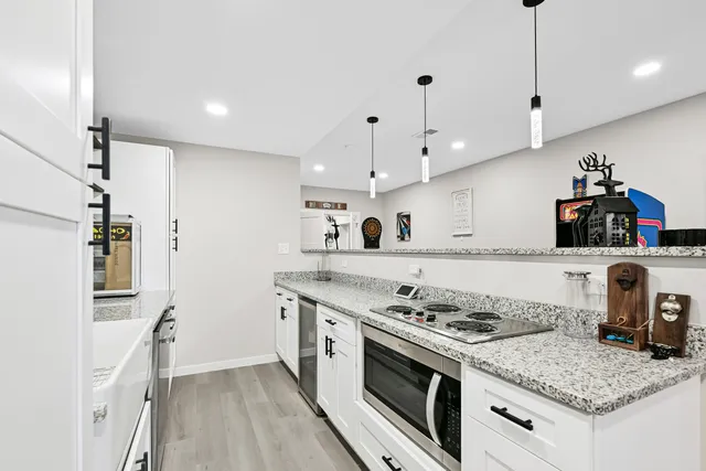 $1,200,900 | 7690 Preserve Parkway, Mequon, WI 53097