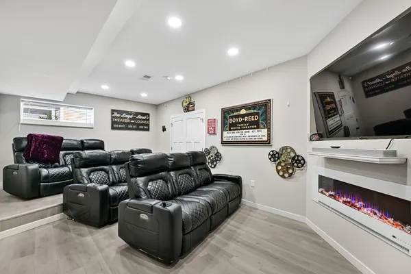 $999,000 | 7690 Preserve Parkway, Mequon, WI 53097