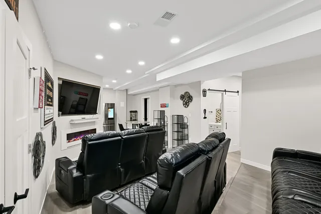 $1,200,900 | 7690 Preserve Parkway, Mequon, WI 53097