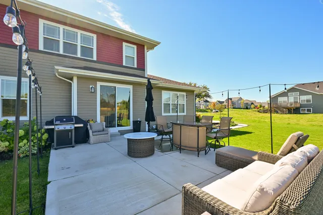 $1,200,900 | 7690 Preserve Parkway, Mequon, WI 53097