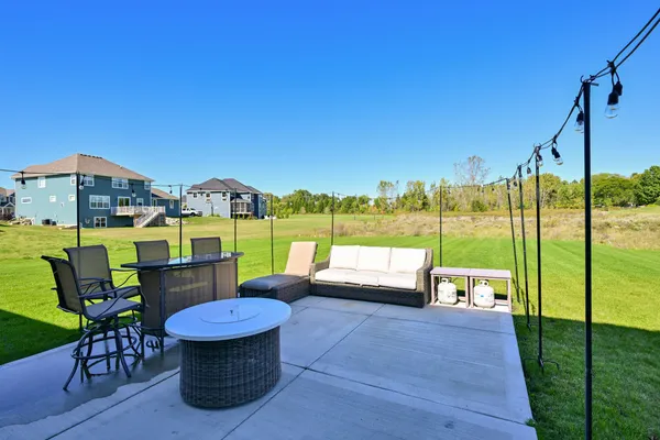 $999,000 | 7690 Preserve Parkway, Mequon, WI 53097