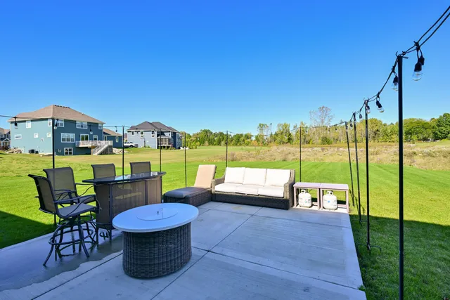 $1,200,900 | 7690 Preserve Parkway, Mequon, WI 53097