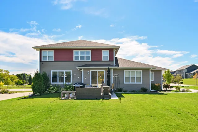 $1,200,900 | 7690 Preserve Parkway, Mequon, WI 53097