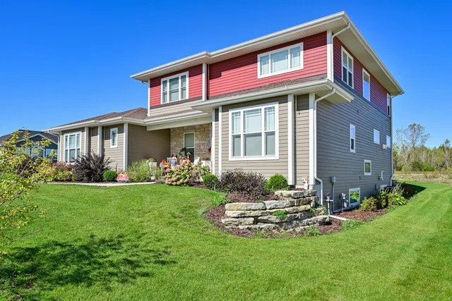 $1,200,900 | 7690 Preserve Parkway, Mequon, WI 53097