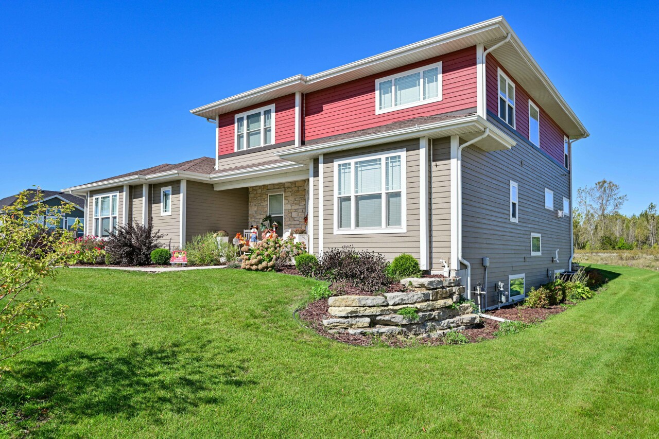 7690 Preserve Parkway Mequon, WI 53097 - Photo 48 of 58 Lovely Landscaping