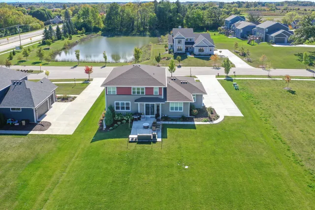 $1,200,900 | 7690 Preserve Parkway, Mequon, WI 53097