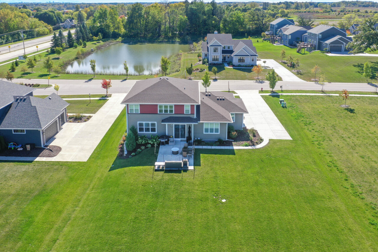 7690 Preserve Parkway Mequon, WI 53097 - Photo 49 of 58 Aerial View